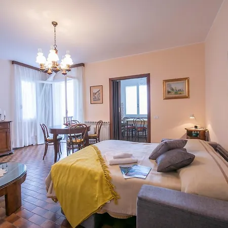 Nicoletta's View - Happy شقة *