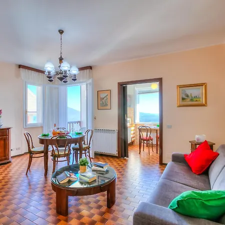 Nicoletta's View - Happy شقة ستريزا