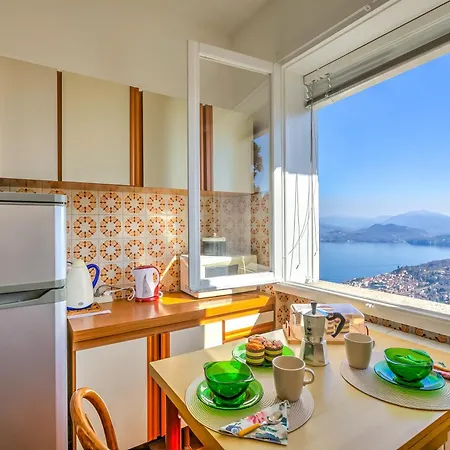 Nicoletta'S Lake View With Balcony In Stresa - Happy Rentals דירה סטרסה